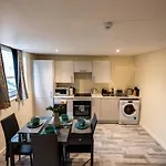 3 Bedrooms-8Guests-Babycot-15Mintopepys-Freeparkg