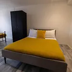 3 Bedrooms-8Guests-Babycot-15Mintopepys-Freeparkg
