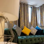 3 Bedrooms-8Guests-Babycot-15Mintopepys-Freeparkg