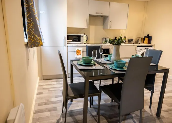 3 Bedrooms-8Guests-Babycot-15Mintopepys-Freeparkg