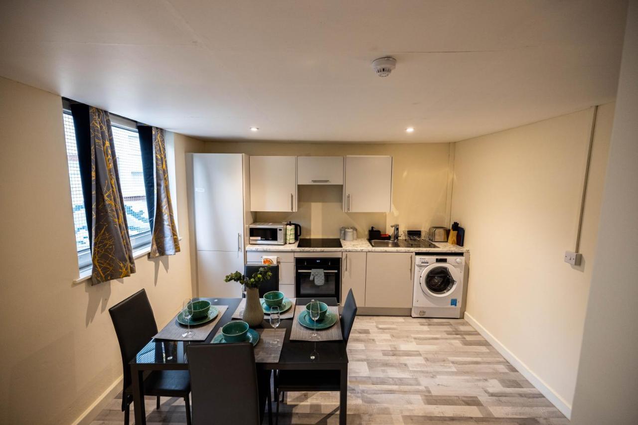 3 Bedrooms-8guests-babycot-15mintopepys-freeparkg Apartment London
