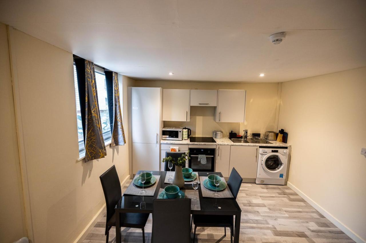 Apartment 3 Bedrooms-8guests-babycot-15mintopepys-freeparkg *