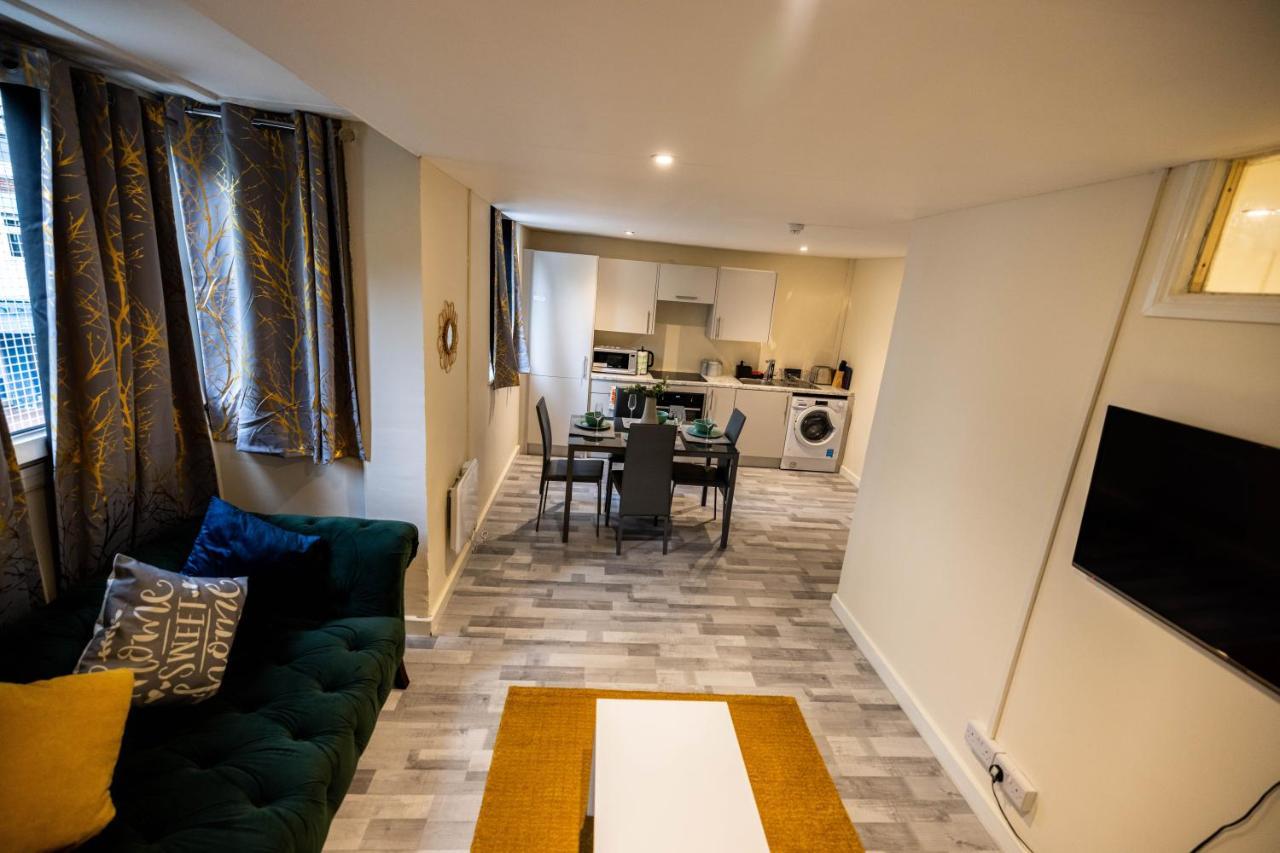 3 Bedrooms-8guests-babycot-15mintopepys-freeparkg London