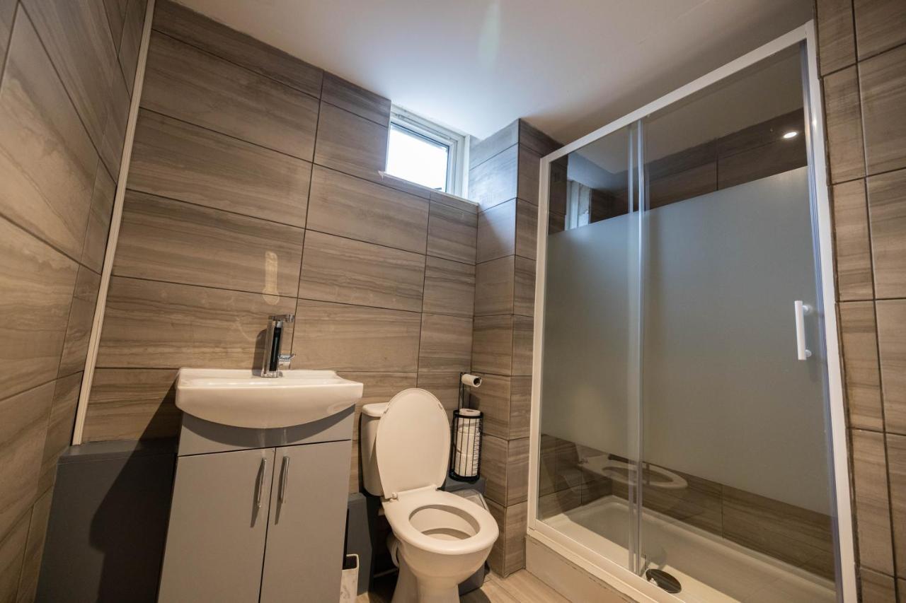 Apartment 3 Bedrooms-8guests-babycot-15mintopepys-freeparkg *