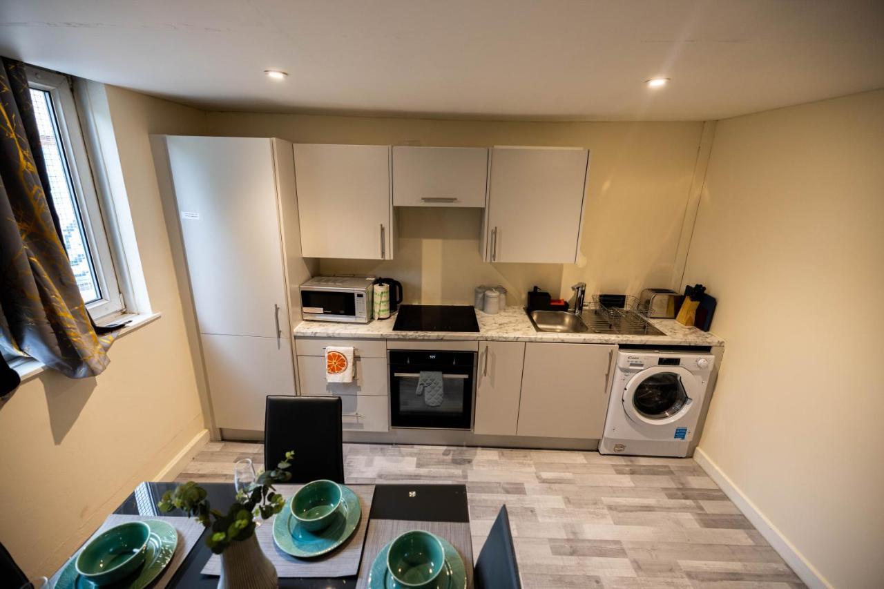 Apartment 3 Bedrooms-8guests-babycot-15mintopepys-freeparkg London
