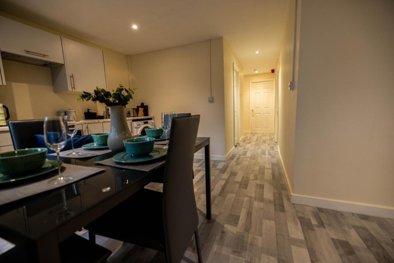 Apartment 3 Bedrooms-8guests-babycot-15mintopepys-freeparkg