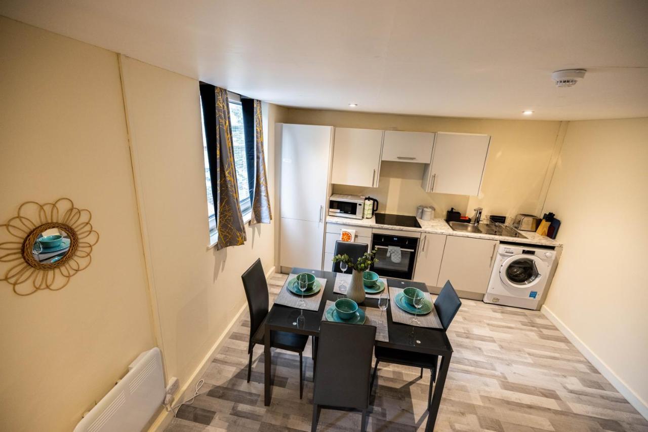 Apartment 3 Bedrooms-8guests-babycot-15mintopepys-freeparkg *