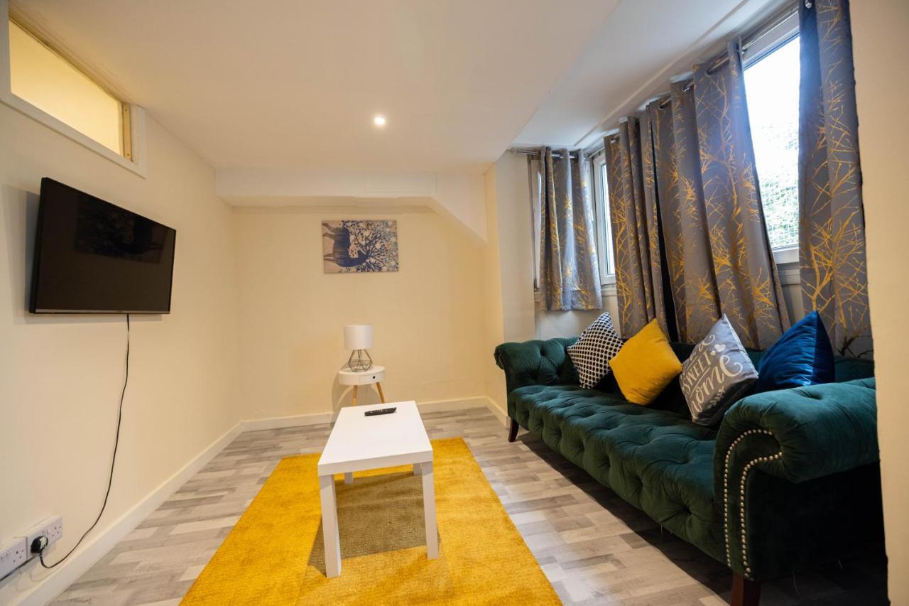 3 Bedrooms-8guests-babycot-15mintopepys-freeparkg *