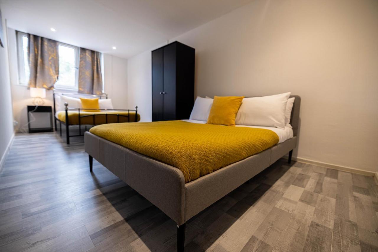 3 Bedrooms-8guests-babycot-15mintopepys-freeparkg Apartment *