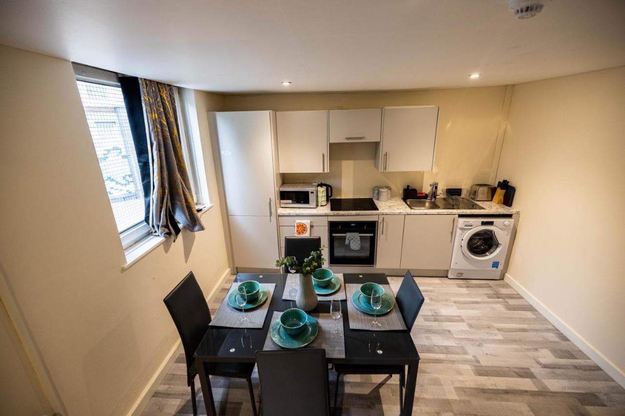 Apartment 3 Bedrooms-8guests-babycot-15mintopepys-freeparkg London