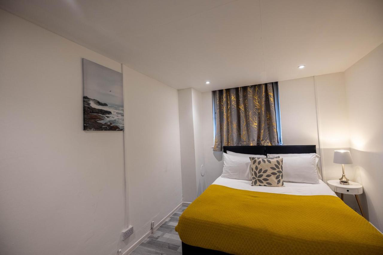 3 Bedrooms-8guests-babycot-15mintopepys-freeparkg Apartment *