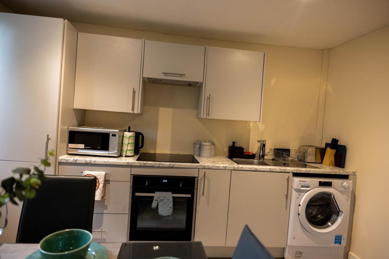 3 Bedrooms-8guests-babycot-15mintopepys-freeparkg *